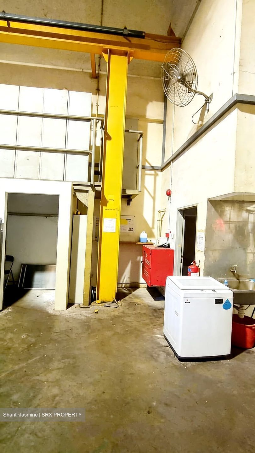 Tuas Lot (D22), Warehouse #549303991